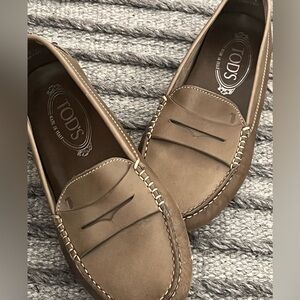 Tod’s Driving Loafers women’s olive green size 36.5